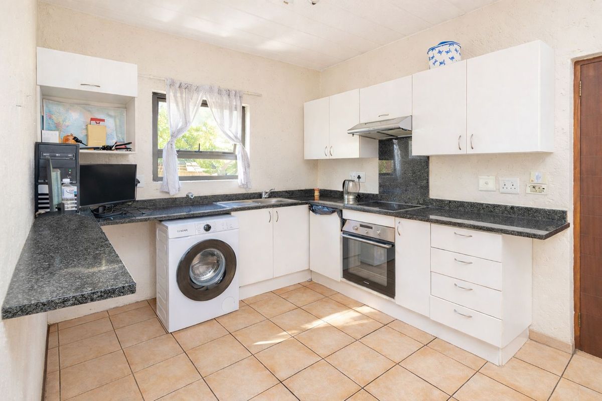 House For Sale in Lonehill - Photo 4