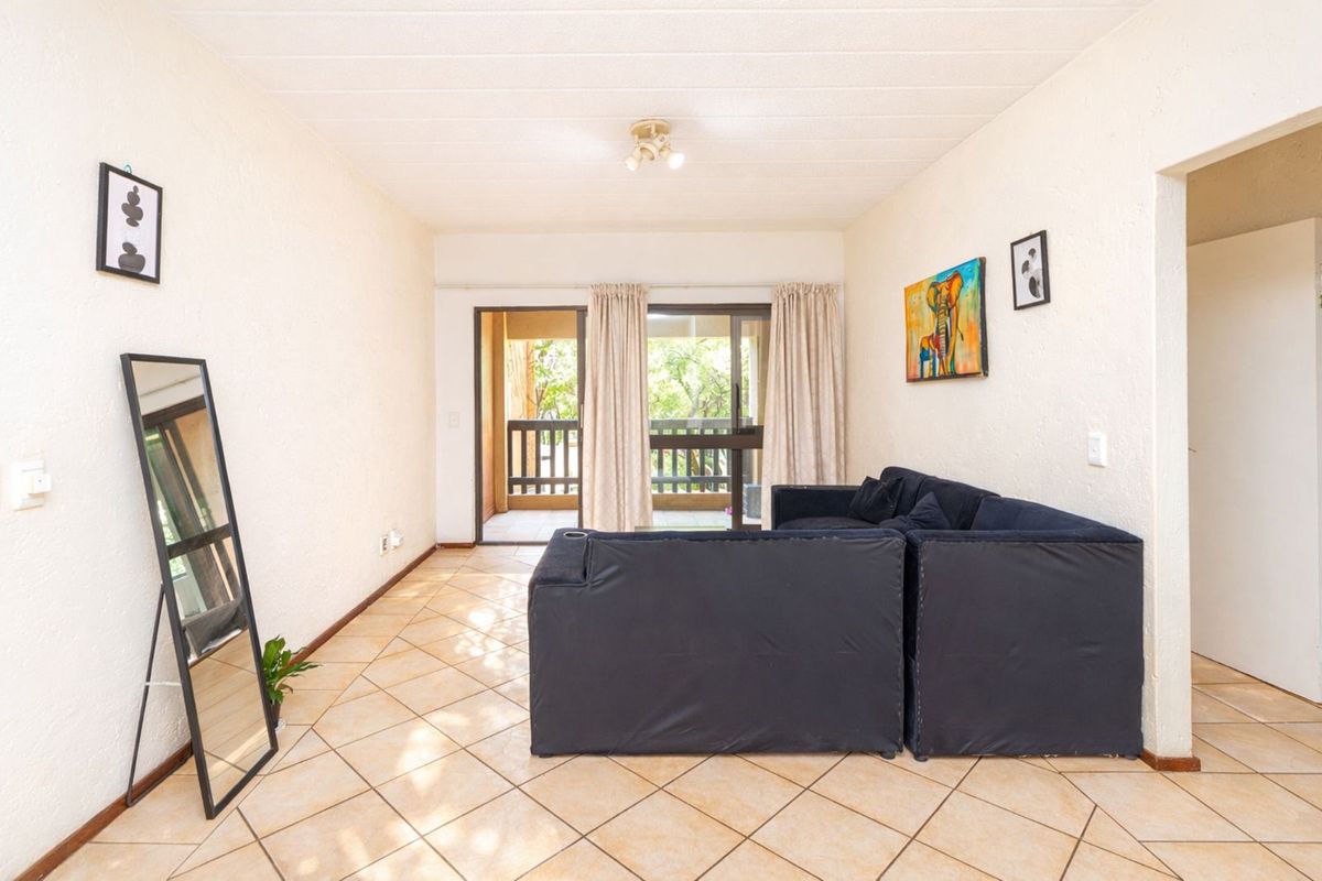 House For Sale in Lonehill - Photo 5