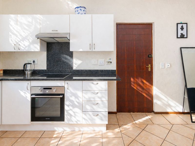 House For Sale in Lonehill - Photo 3