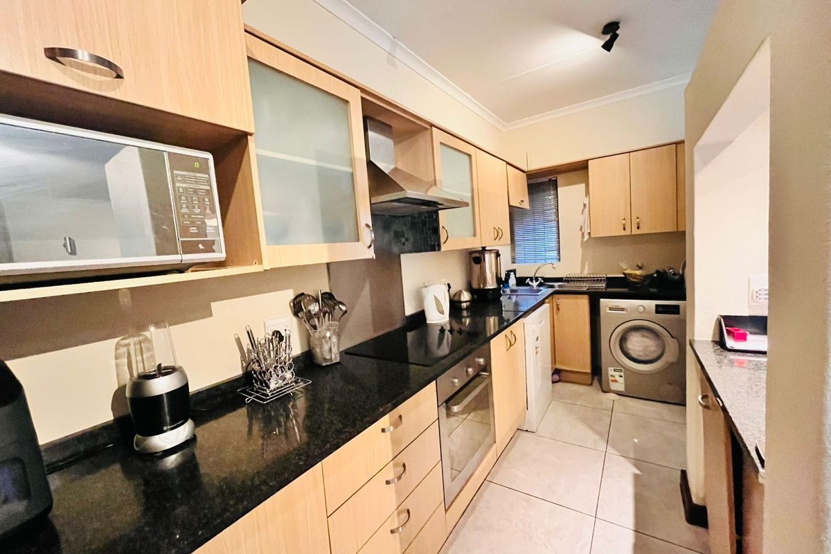 Apartment For Sale in Fourways - Photo 3