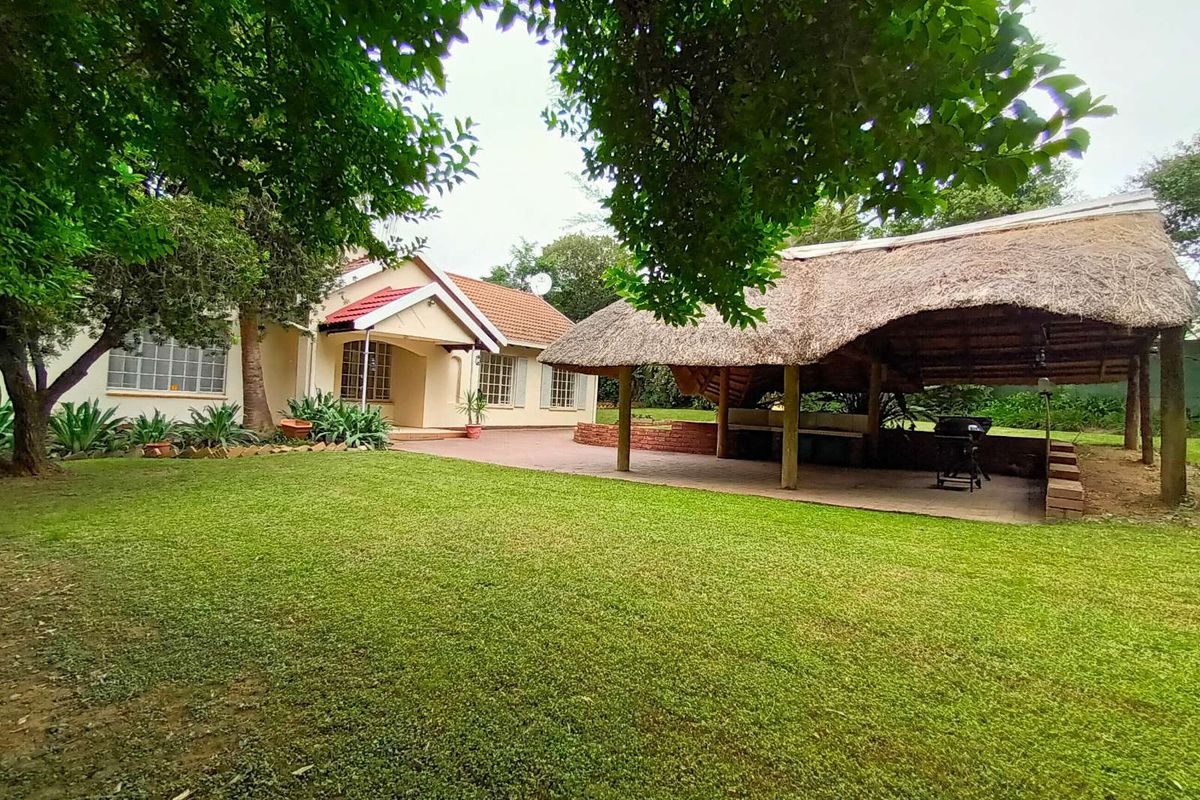 House For Sale in Garsfontein - Photo 2