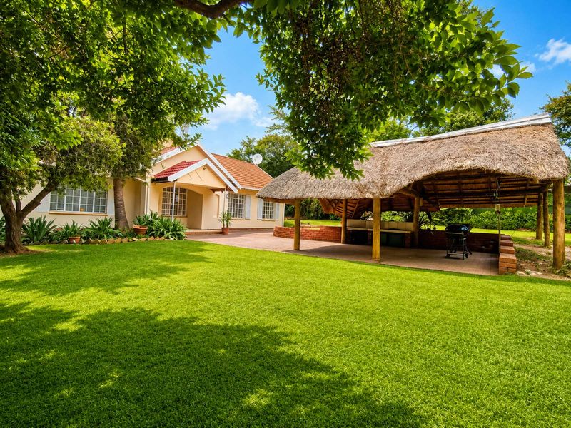 House For Sale in Garsfontein - Photo 2