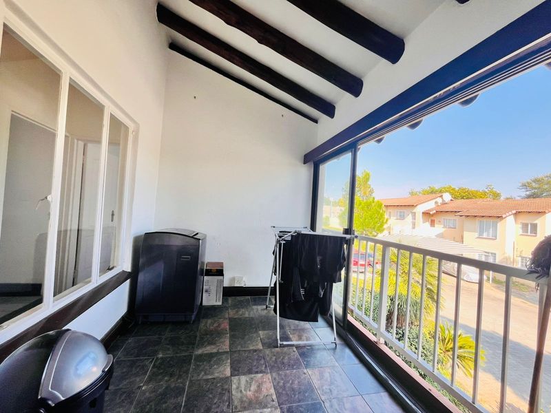 Apartment For Sale in Lonehill - Photo 6