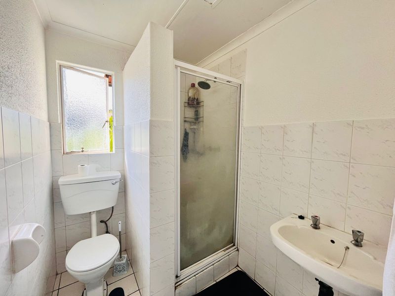 Apartment For Sale in Lonehill - Photo 10