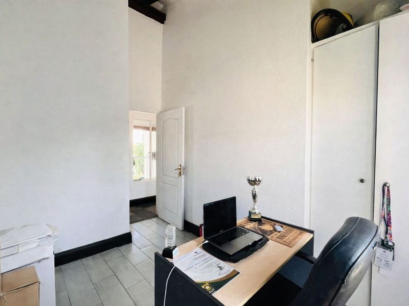 Apartment For Sale in Lonehill - Photo 9