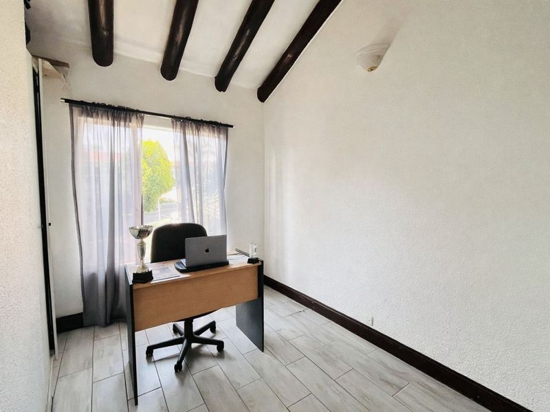 Apartment For Sale in Lonehill - Photo 8