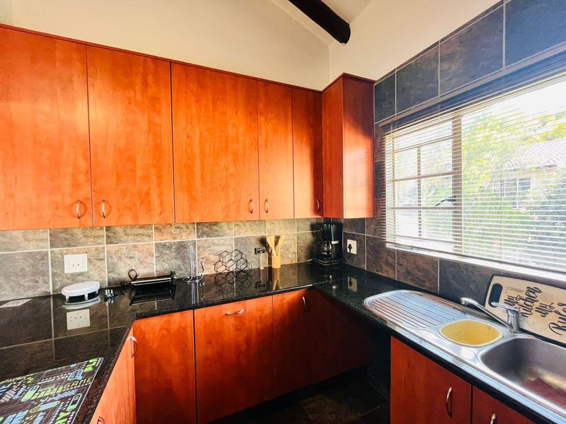 Apartment For Sale in Lonehill - Photo 3