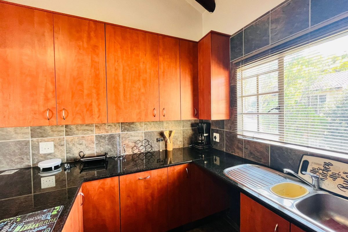 Apartment For Sale in Lonehill - Photo 3