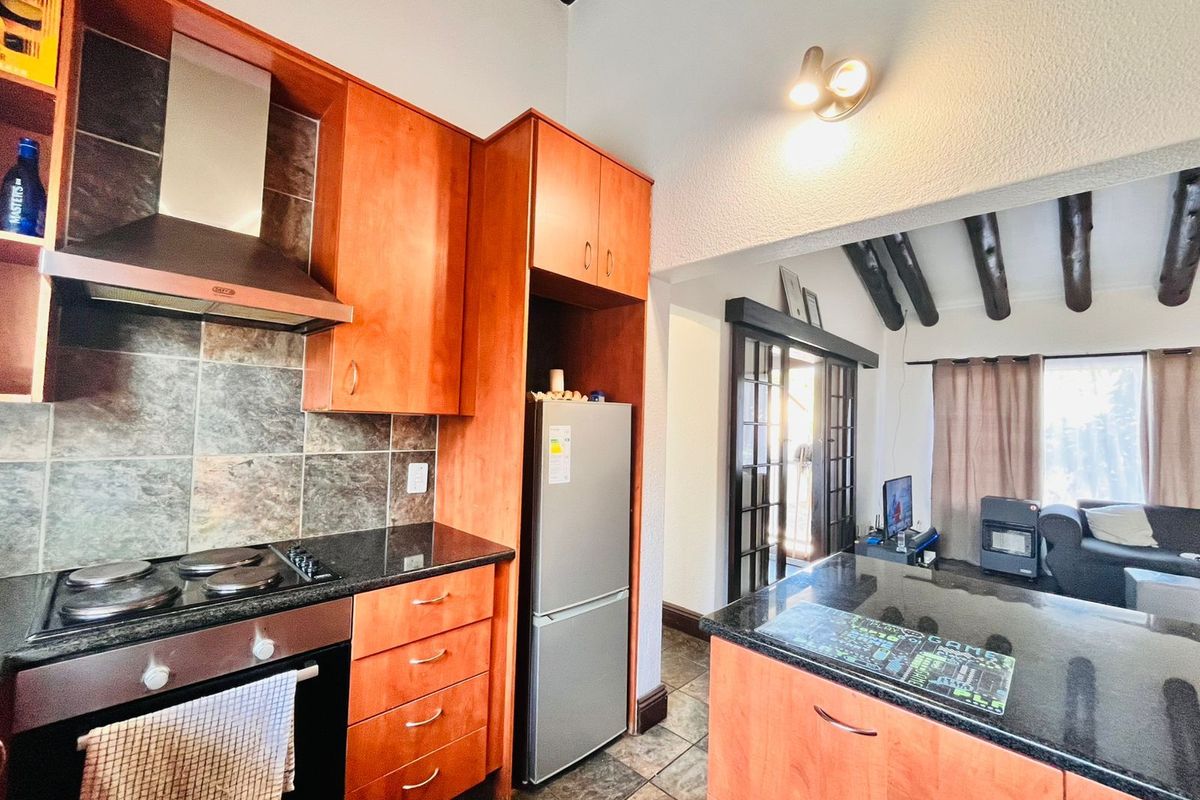 Apartment For Sale in Lonehill - Photo 2