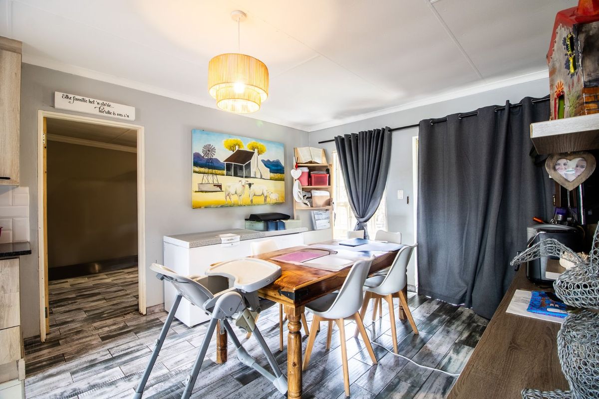 Townhouse For Sale in Doornpoort - Photo 4