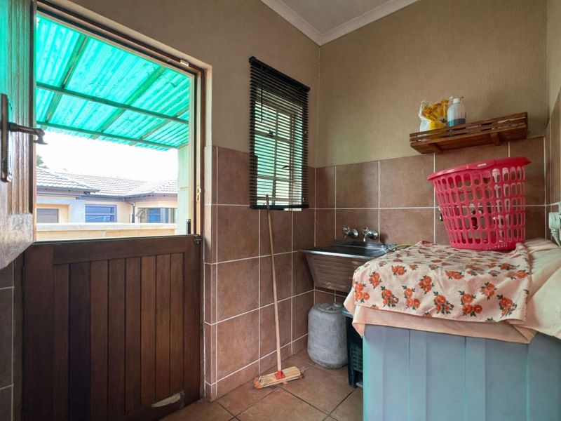 Townhouse For Sale in Ermelo Central - Photo 10