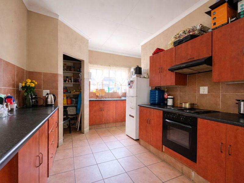Townhouse For Sale in Ermelo Central - Photo 8