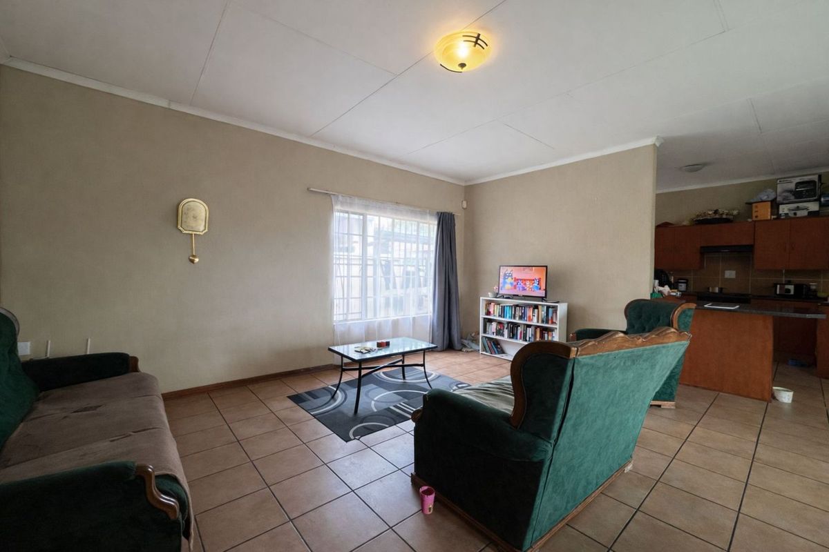 Townhouse For Sale in Ermelo Central - Photo 4