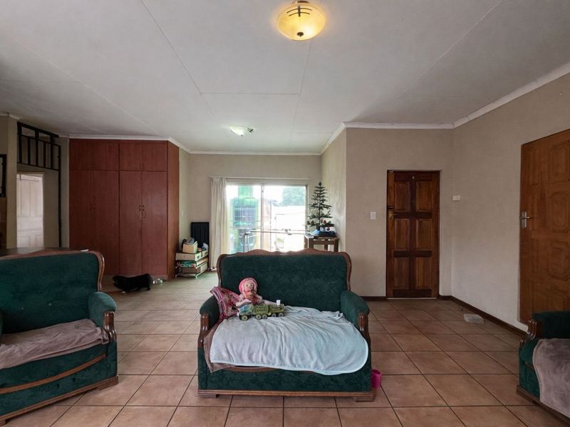 Townhouse For Sale in Ermelo Central - Photo 5