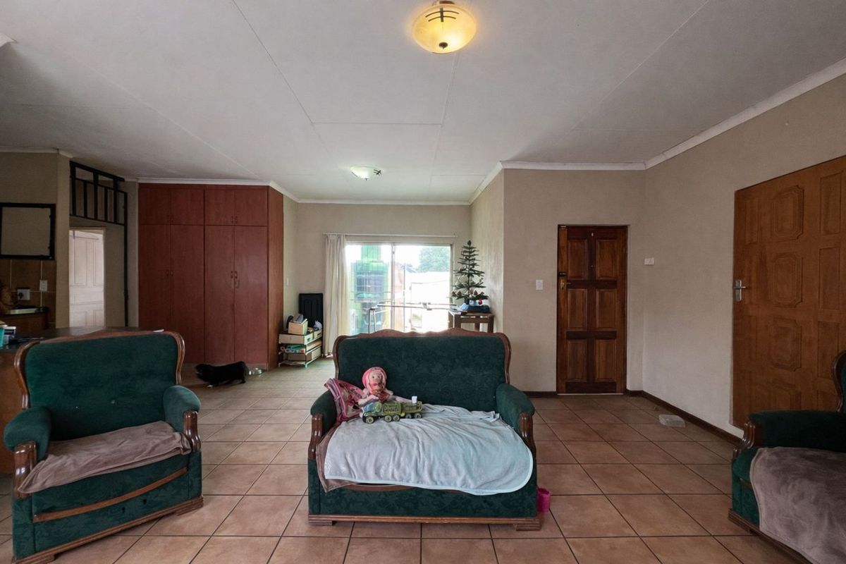 Townhouse For Sale in Ermelo Central - Photo 5