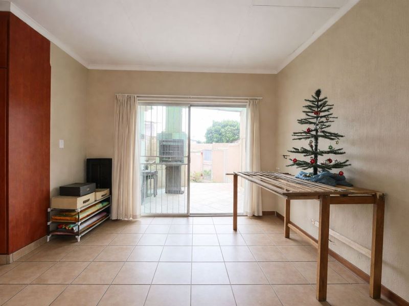 Townhouse For Sale in Ermelo Central - Photo 6