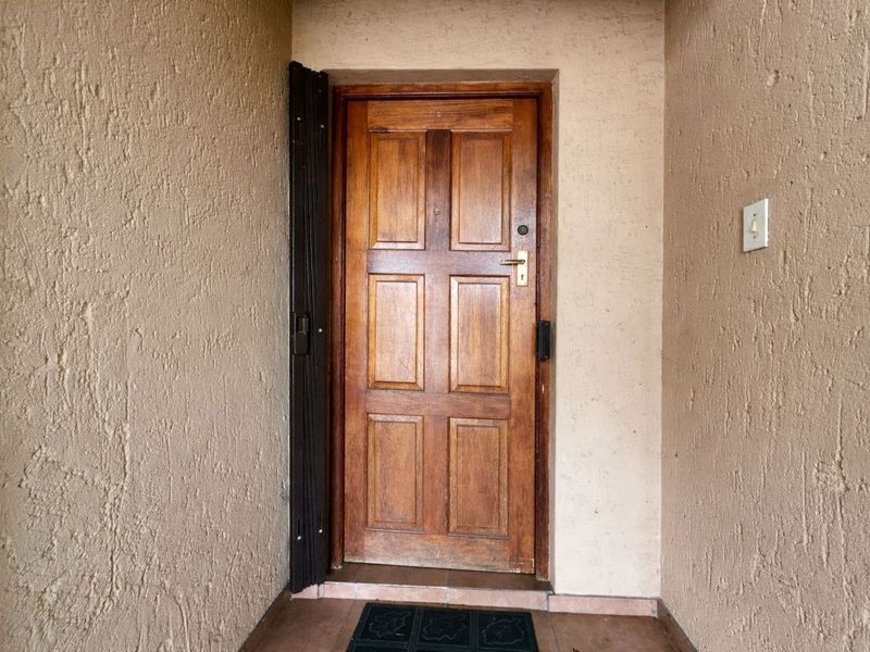 Townhouse For Sale in Ermelo Central - Photo 3