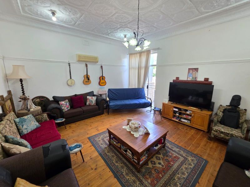 House For Sale in Beaconsfield - Photo 3