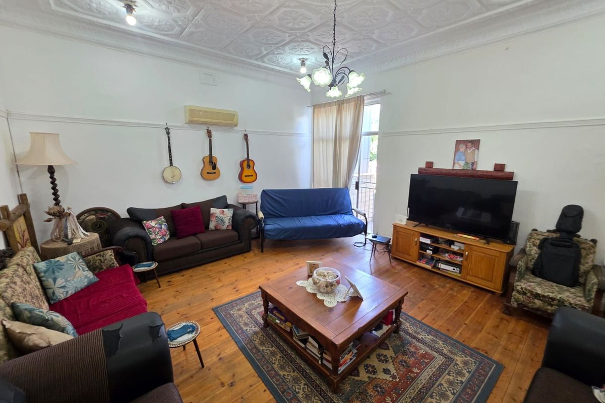 House For Sale in Beaconsfield - Photo 3