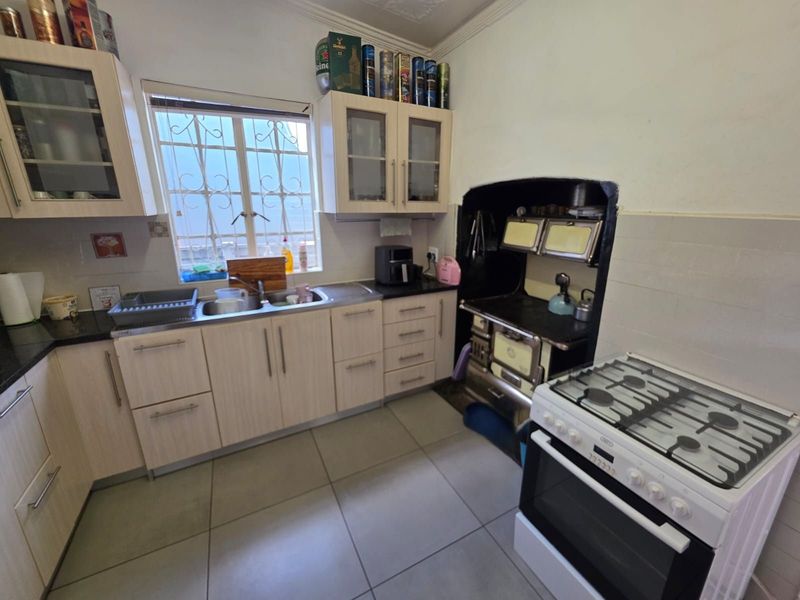 House For Sale in Beaconsfield - Photo 8