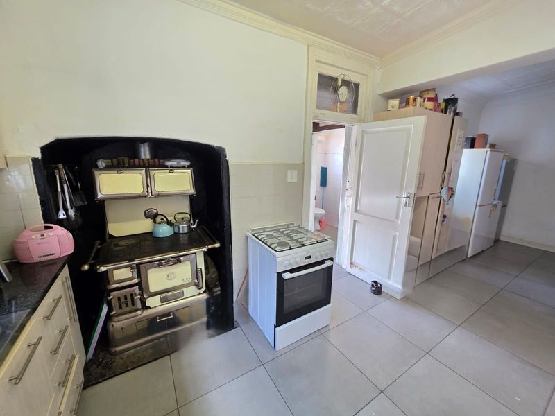 House For Sale in Beaconsfield - Photo 7