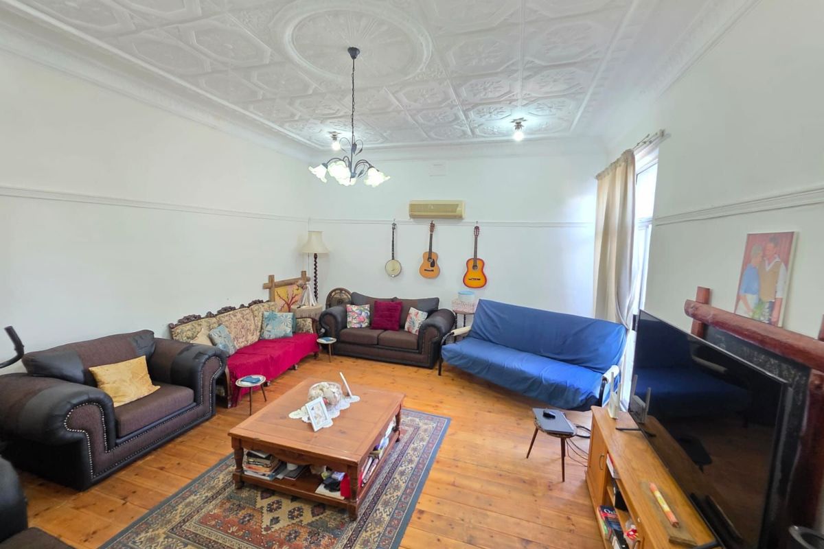 House For Sale in Beaconsfield - Photo 4
