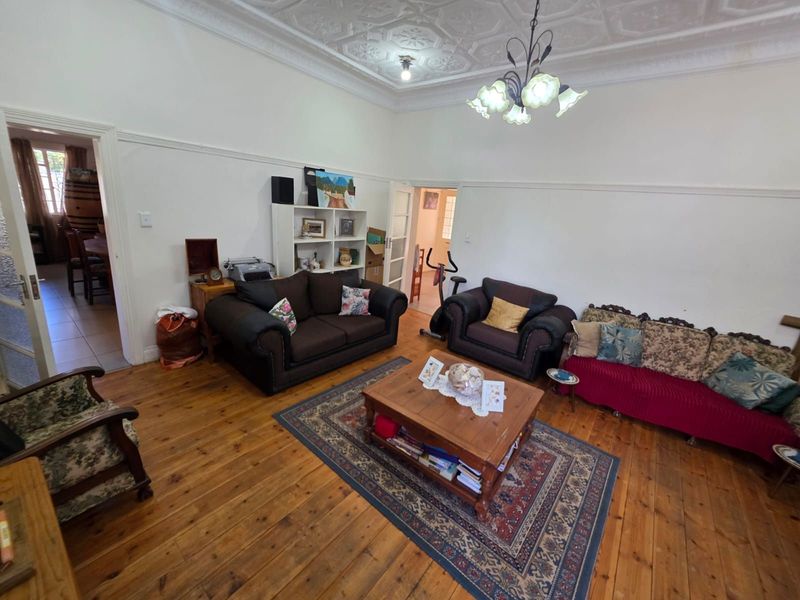 House For Sale in Beaconsfield - Photo 2