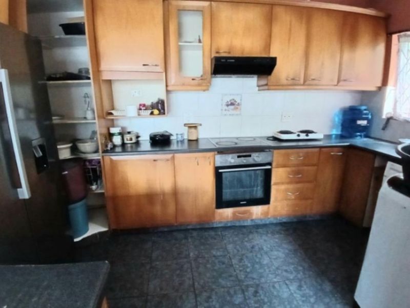 House For Sale in Glenmore - Photo 8