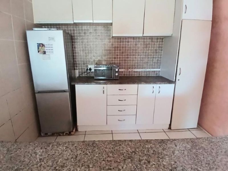 House For Sale in Glenmore - Photo 7