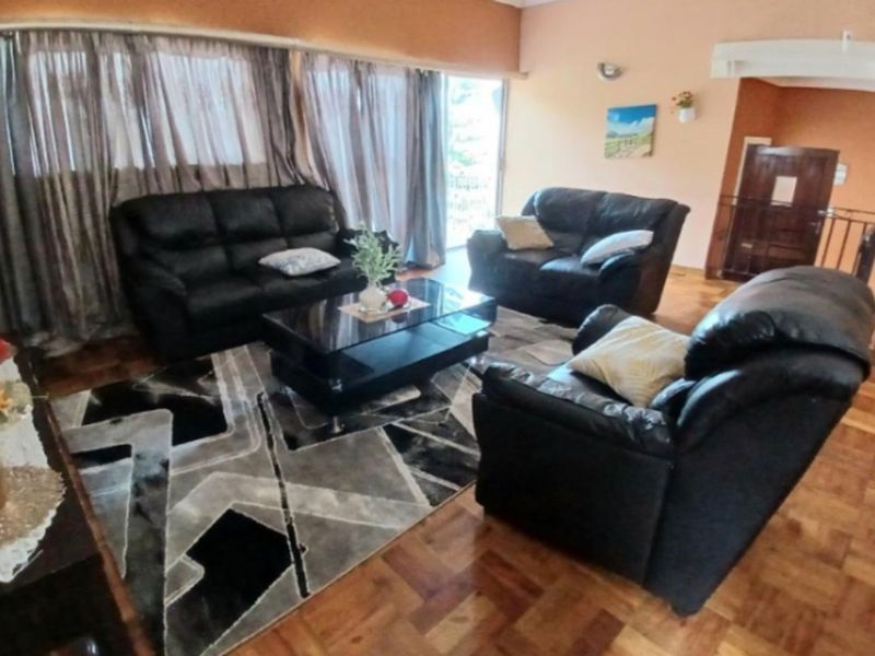 House For Sale in Glenmore - Photo 6