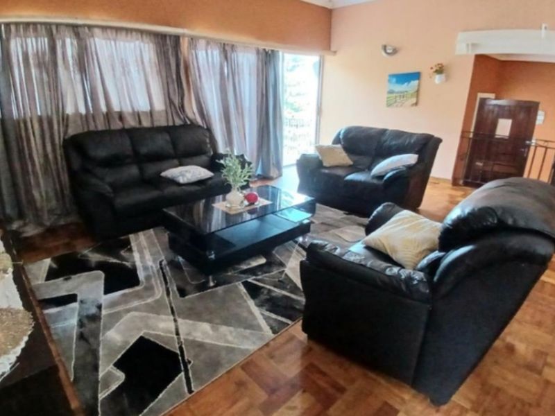 House For Sale in Glenmore - Photo 5