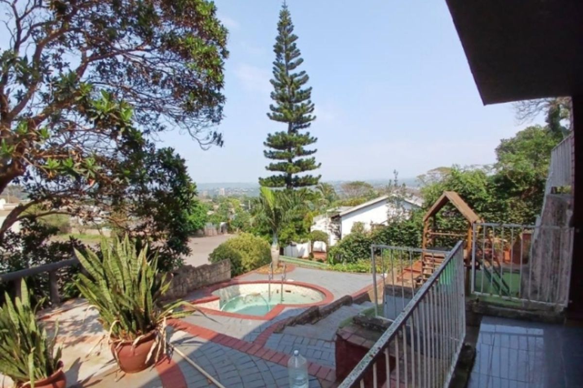 House For Sale in Glenmore - Photo 3