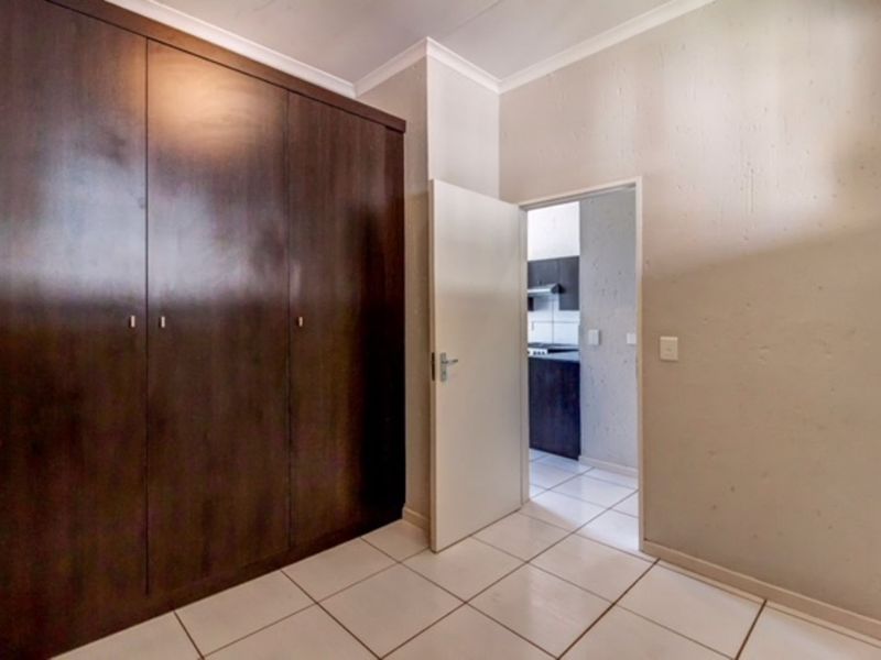 Apartment To Rent in Paulshof - Photo 10