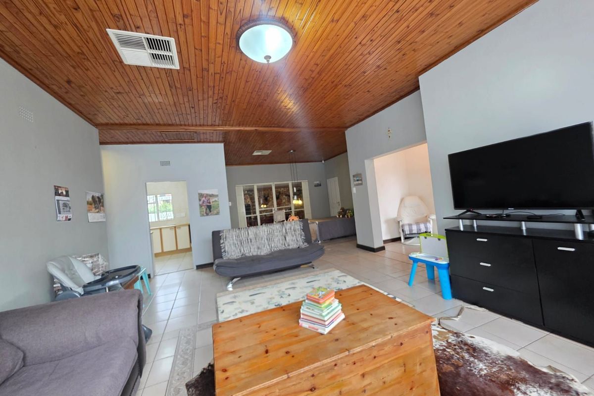 House For Sale in Monument Heights - Photo 4