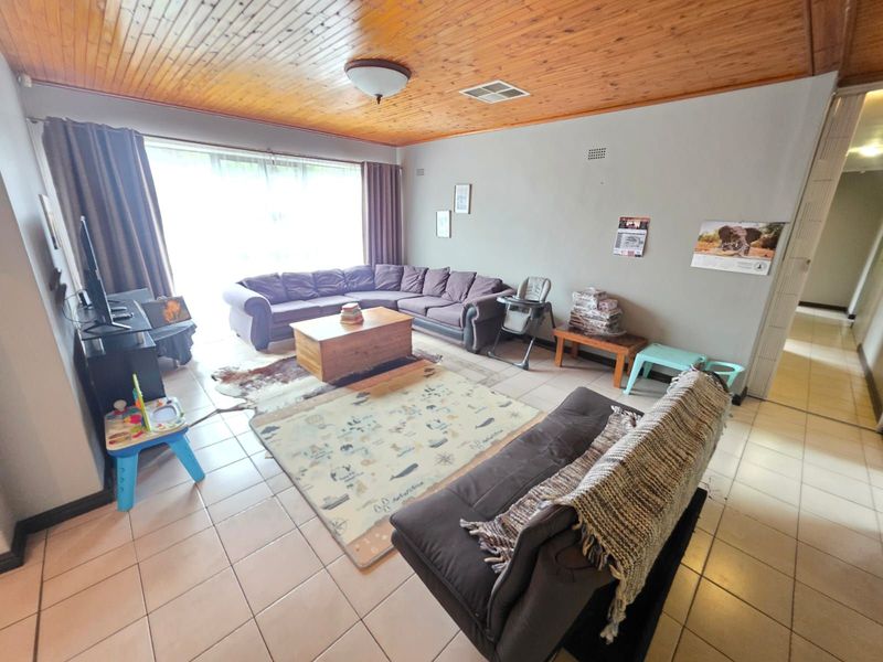 House For Sale in Monument Heights - Photo 2