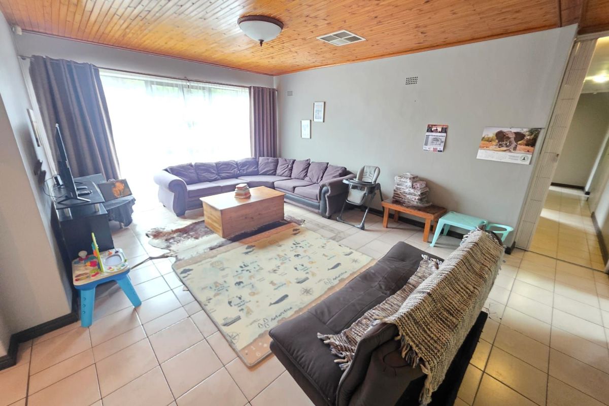 House For Sale in Monument Heights - Photo 2