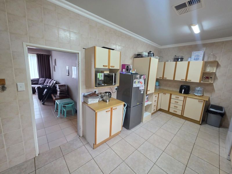 House For Sale in Monument Heights - Photo 10