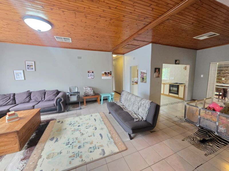 House For Sale in Monument Heights - Photo 3