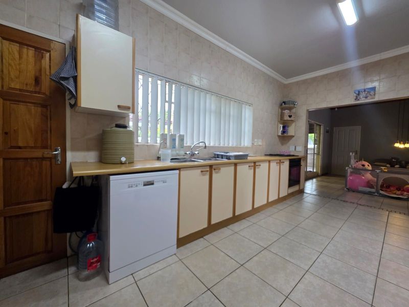 House For Sale in Monument Heights - Photo 9