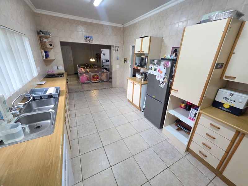 House For Sale in Monument Heights - Photo 8