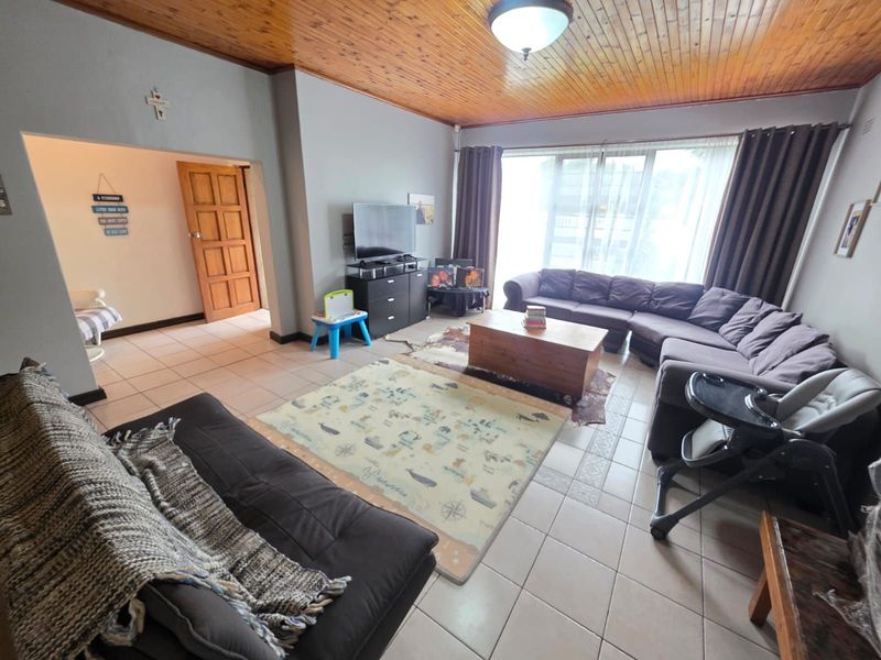 House For Sale in Monument Heights - Photo 6