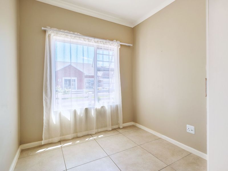 Townhouse For Sale in Fairview - Photo 8