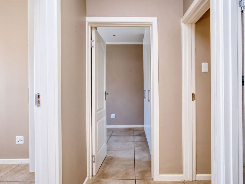 Townhouse For Sale in Fairview - Photo 7