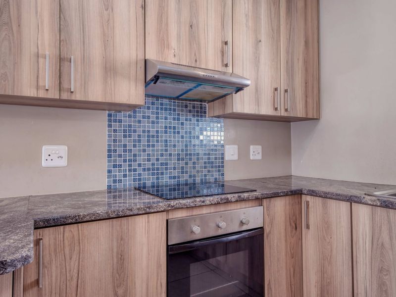 Townhouse For Sale in Fairview - Photo 6