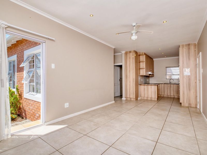 Townhouse For Sale in Fairview - Photo 2