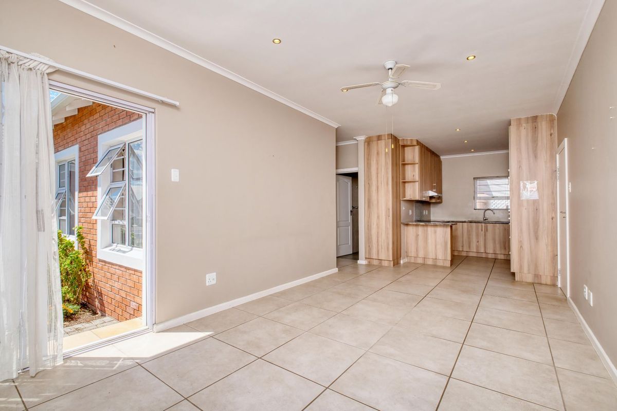 Townhouse For Sale in Fairview - Photo 2