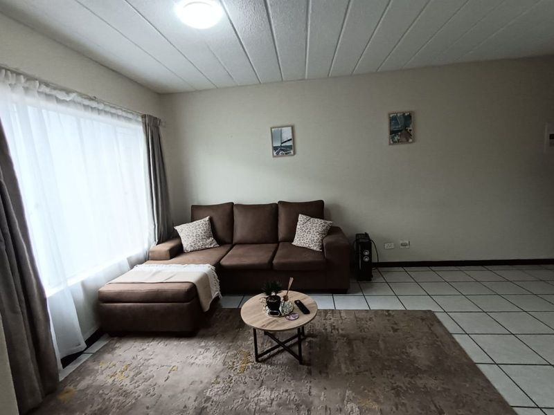 Apartment For Sale in Northgate - Photo 4