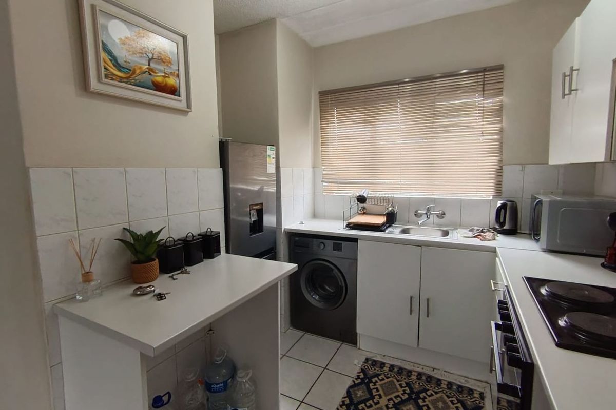 Apartment For Sale in Northgate - Photo 2