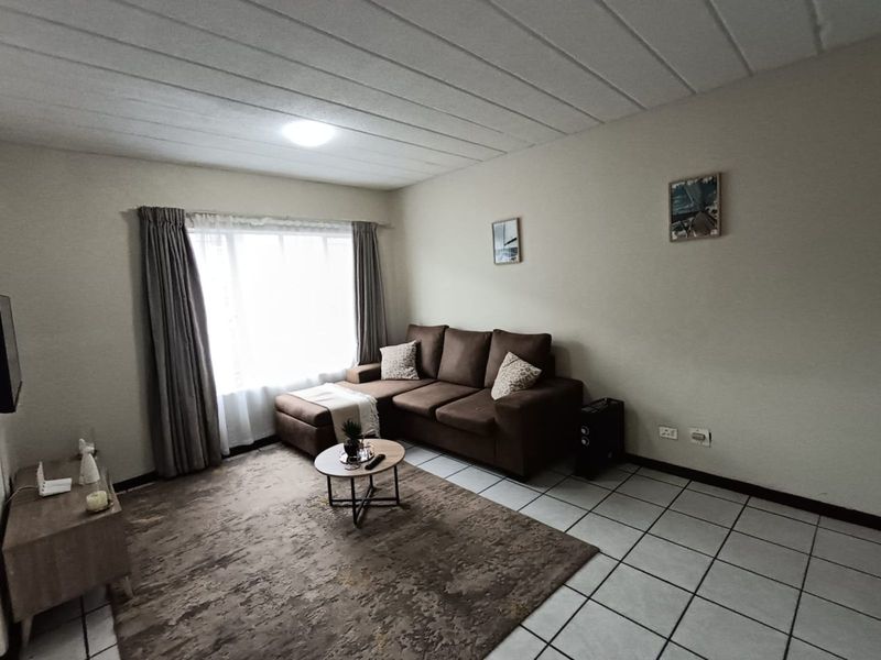 Apartment For Sale in Northgate - Photo 5