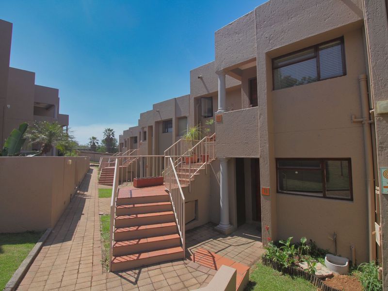 Apartment For Sale in Robindale - Photo 2